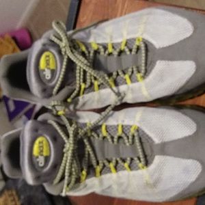 Men's Sneakers Airmax SNEAKERS Running Shoe Flywire Size 11.5 Color Grey